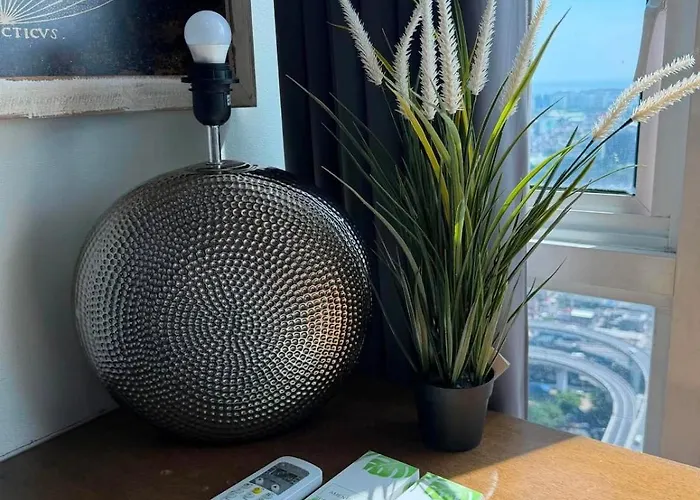Cozy Overlooking The Apartment *